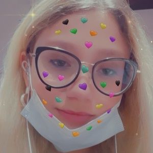 Meet your Posher, Lydia